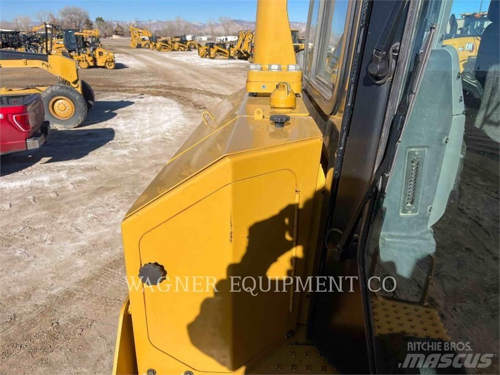 CAT D8T Верижни булдозери
