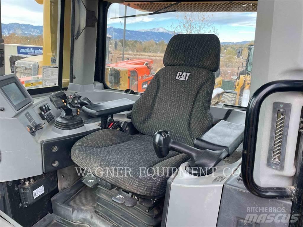 CAT D8T Верижни булдозери
