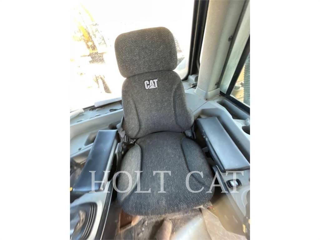 CAT D8T Верижни булдозери
