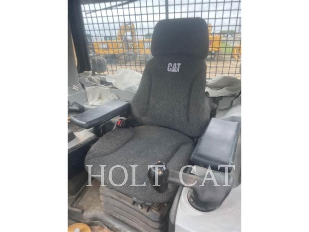 CAT D8T Верижни булдозери
