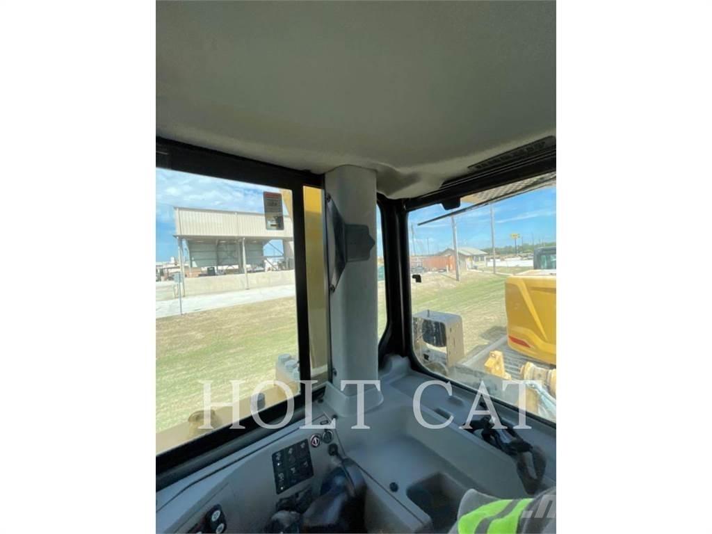 CAT D8T WHA Верижни булдозери
