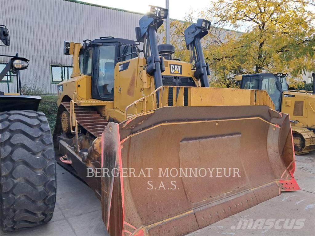CAT D8T4F Верижни булдозери

