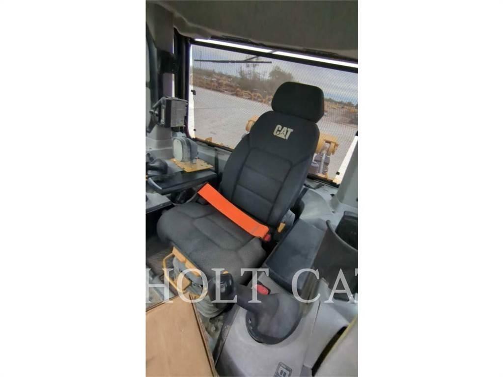 CAT D9 Верижни булдозери
