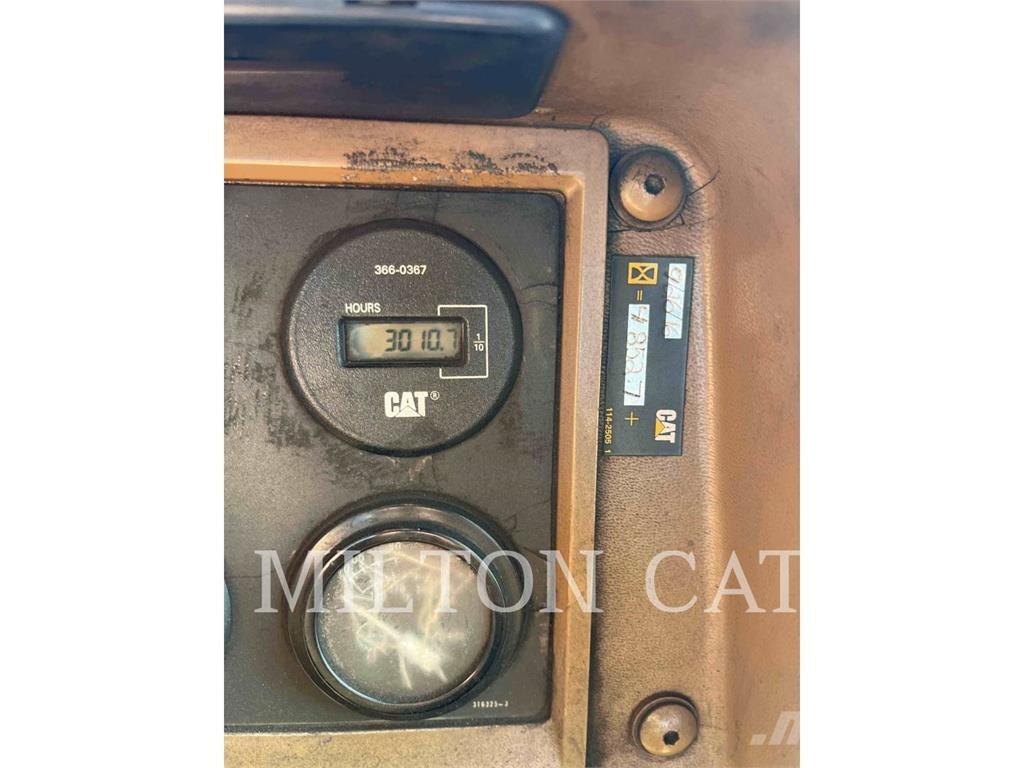 CAT D9N Верижни булдозери
