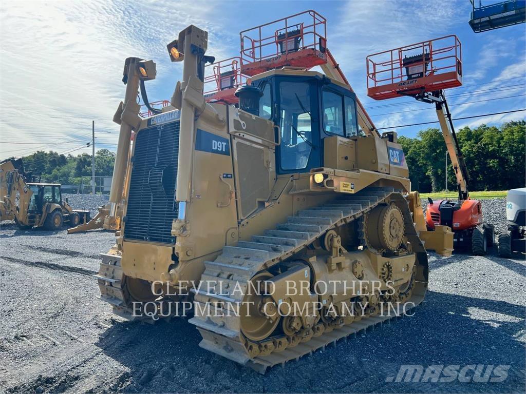 CAT D9T Верижни булдозери
