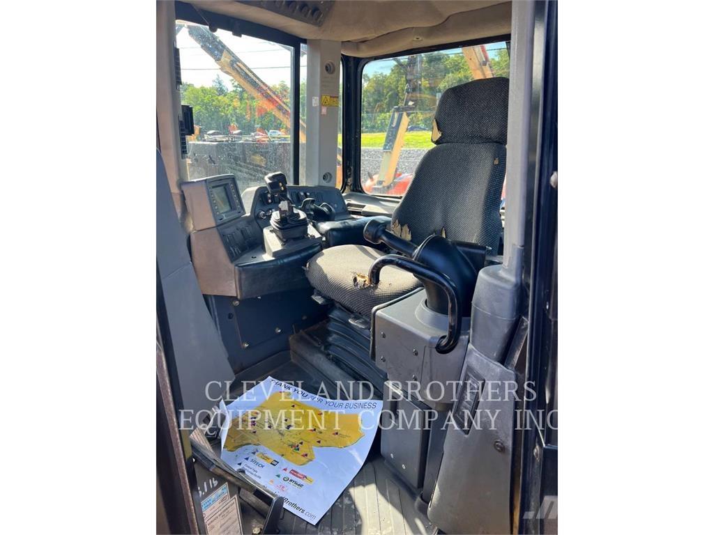 CAT D9T Верижни булдозери
