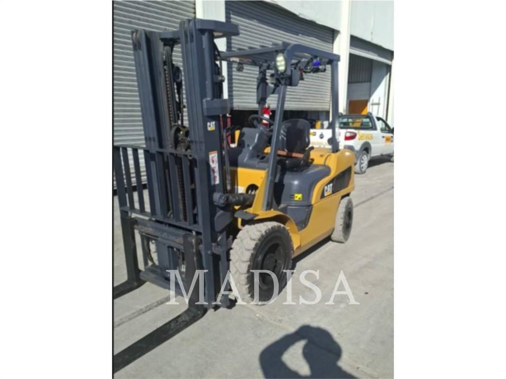 CAT DP30NM5-D Вилични кари-повдигачи - други