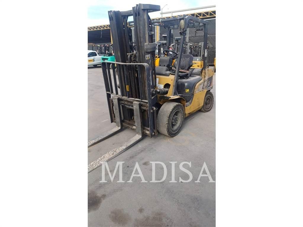 CAT DP30NM5-D Вилични кари-повдигачи - други
