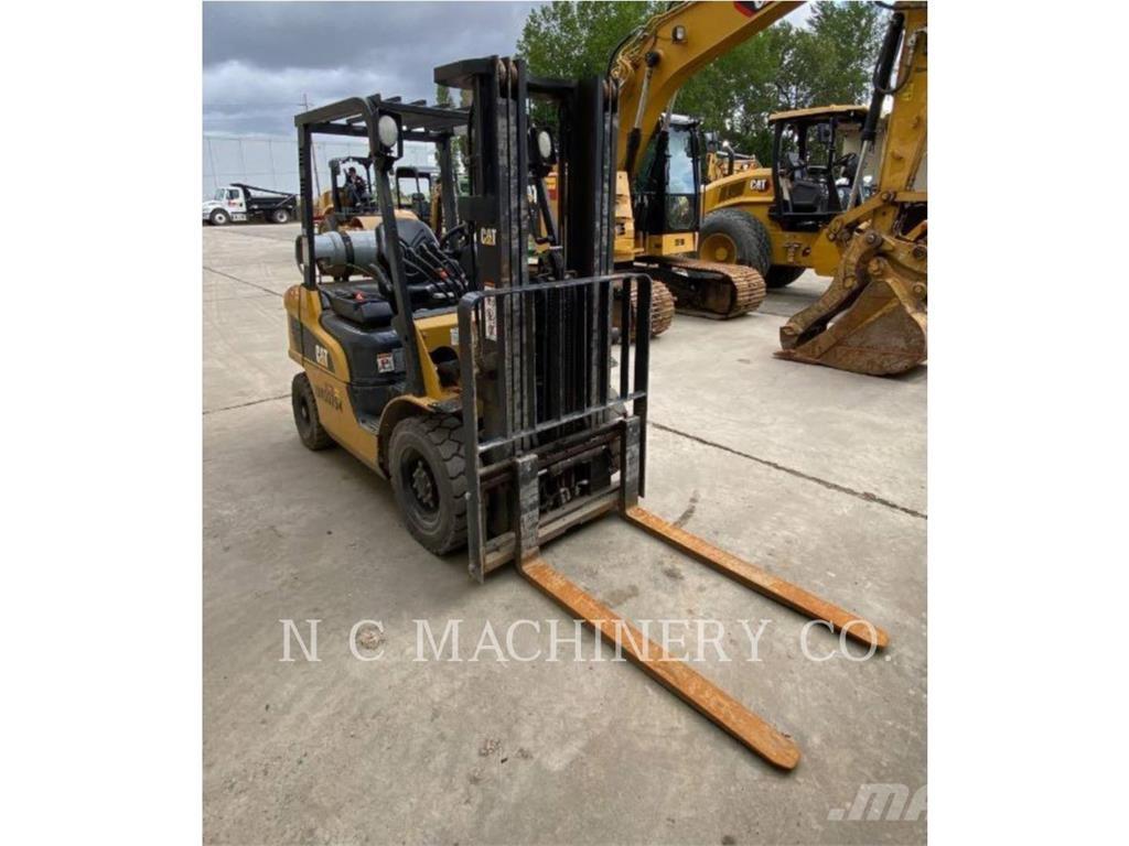 CAT GP25N5-GLE Камиони с АГУ