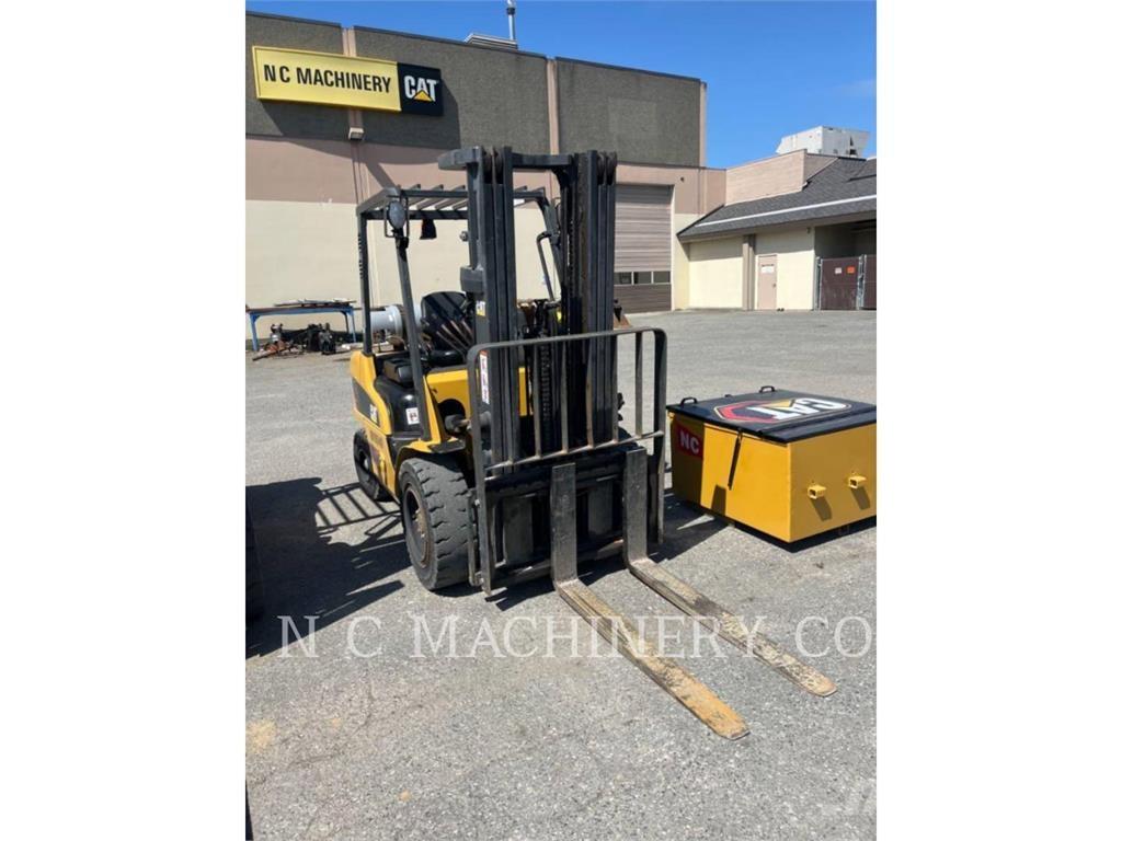 CAT GP30N5 Камиони с АГУ