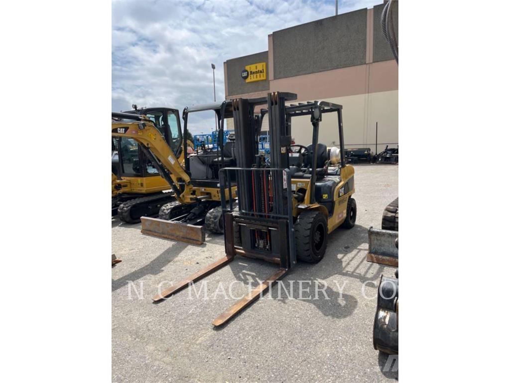 CAT GP30N5 Камиони с АГУ