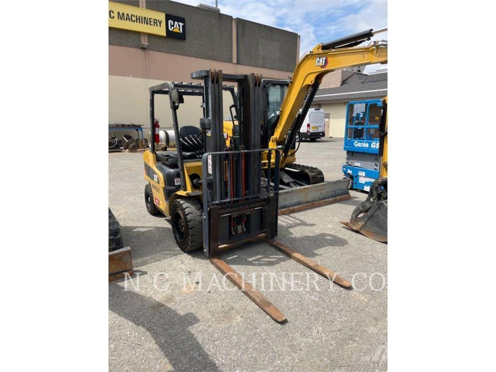 CAT GP30N5 Камиони с АГУ