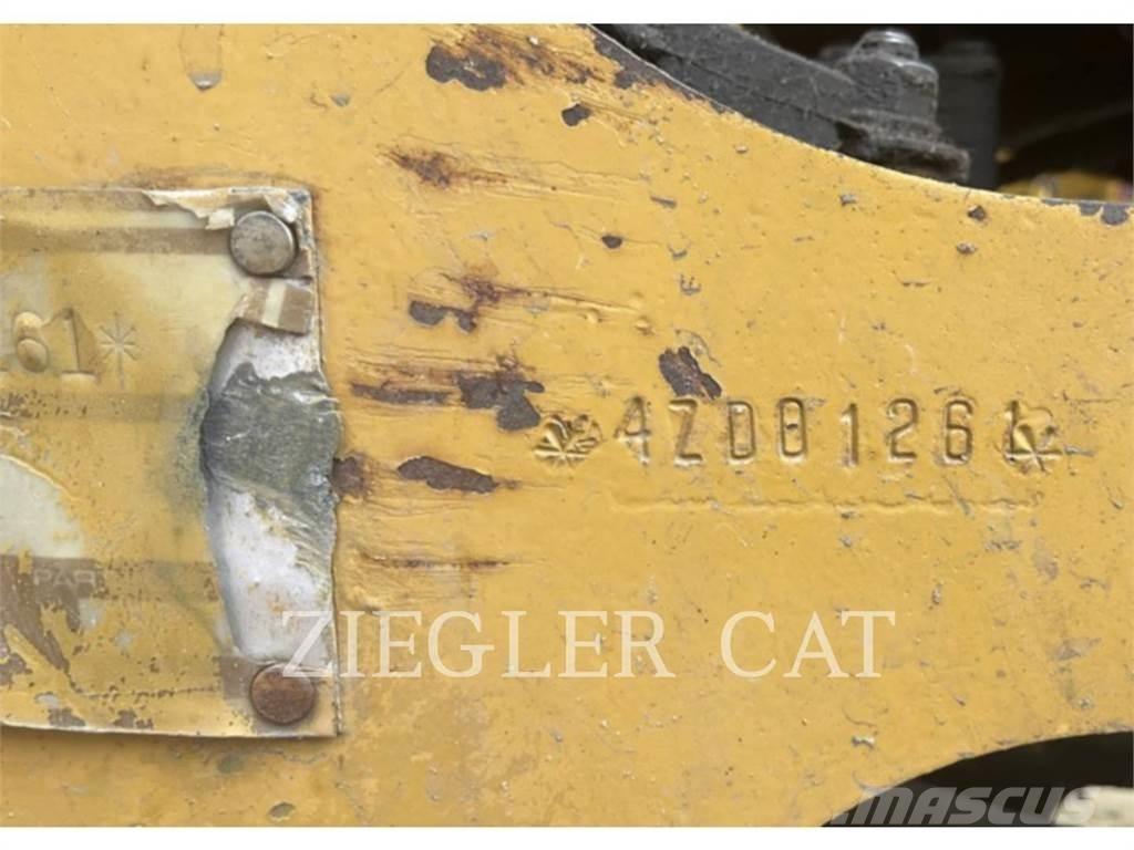 CAT IT18B Колесни товарачи