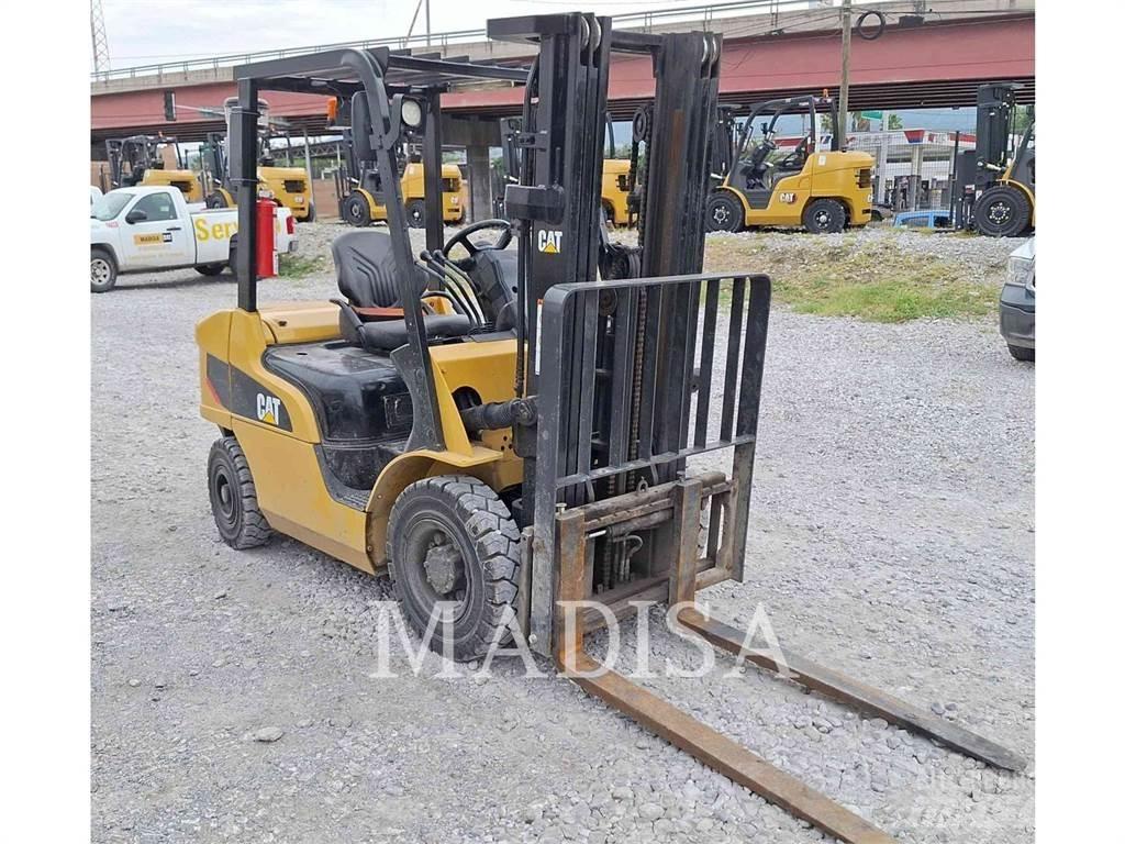 CAT LIFT TRUCKS DP25NM5 Дизелови камиони