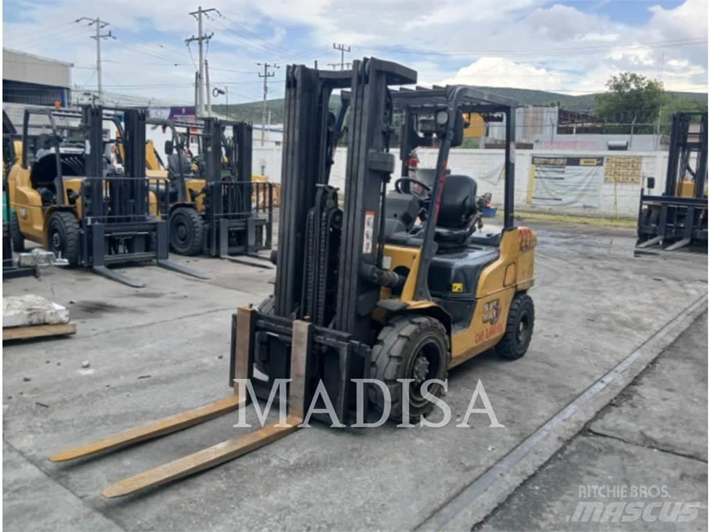 CAT LIFT TRUCKS DP30NM Дизелови камиони