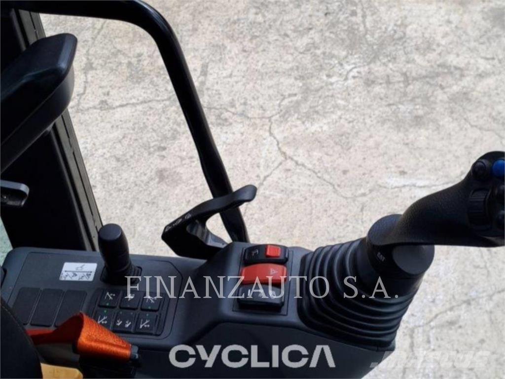 CAT M318 Колесни екскаватори