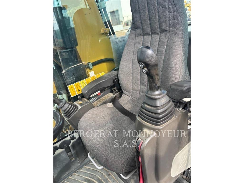 CAT M318F IVC Колесни екскаватори