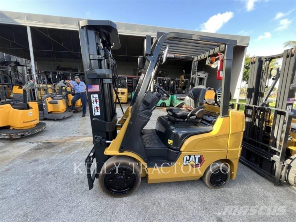 CAT MCF2C5000 Камиони с АГУ