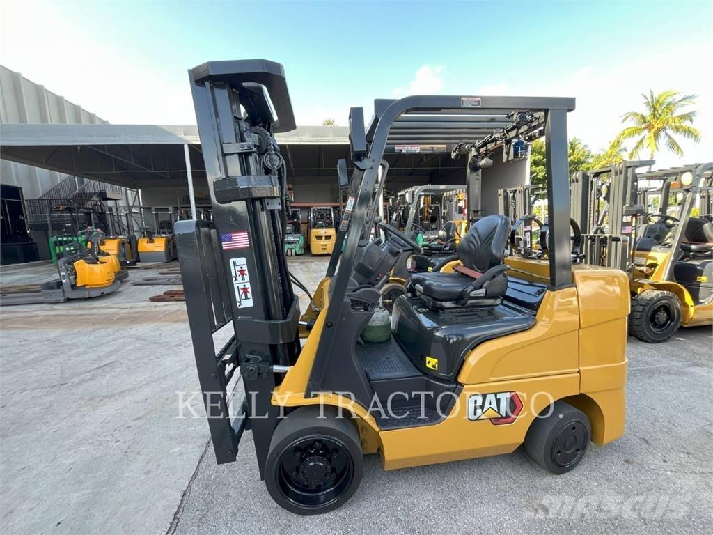 CAT MCF2C60004 Камиони с АГУ