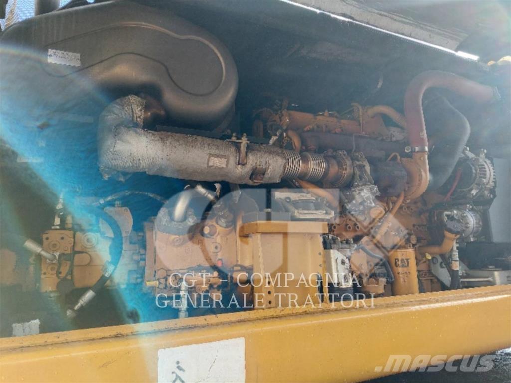 CAT MH 3024 Колесни екскаватори