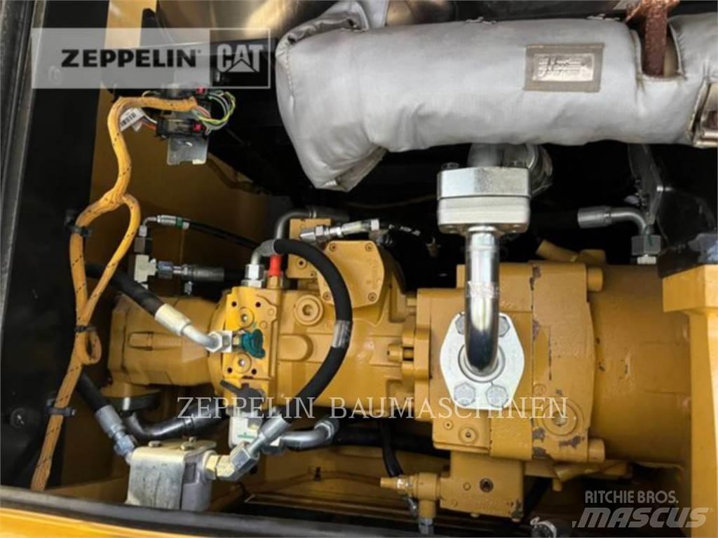 CAT MH3022 Багери за разрушаване
