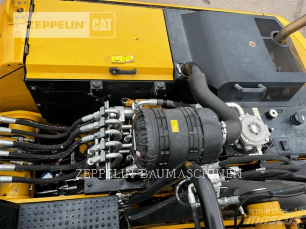 CAT MH3022-06C Багери за разрушаване
