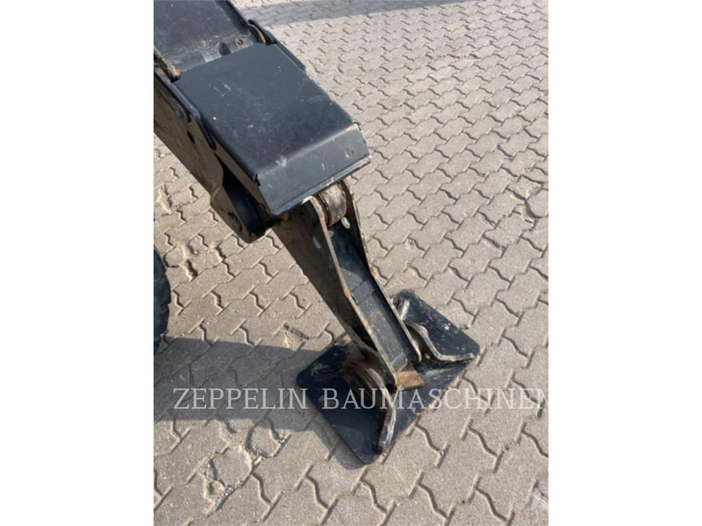 CAT MH3022-06C Багери за разрушаване
