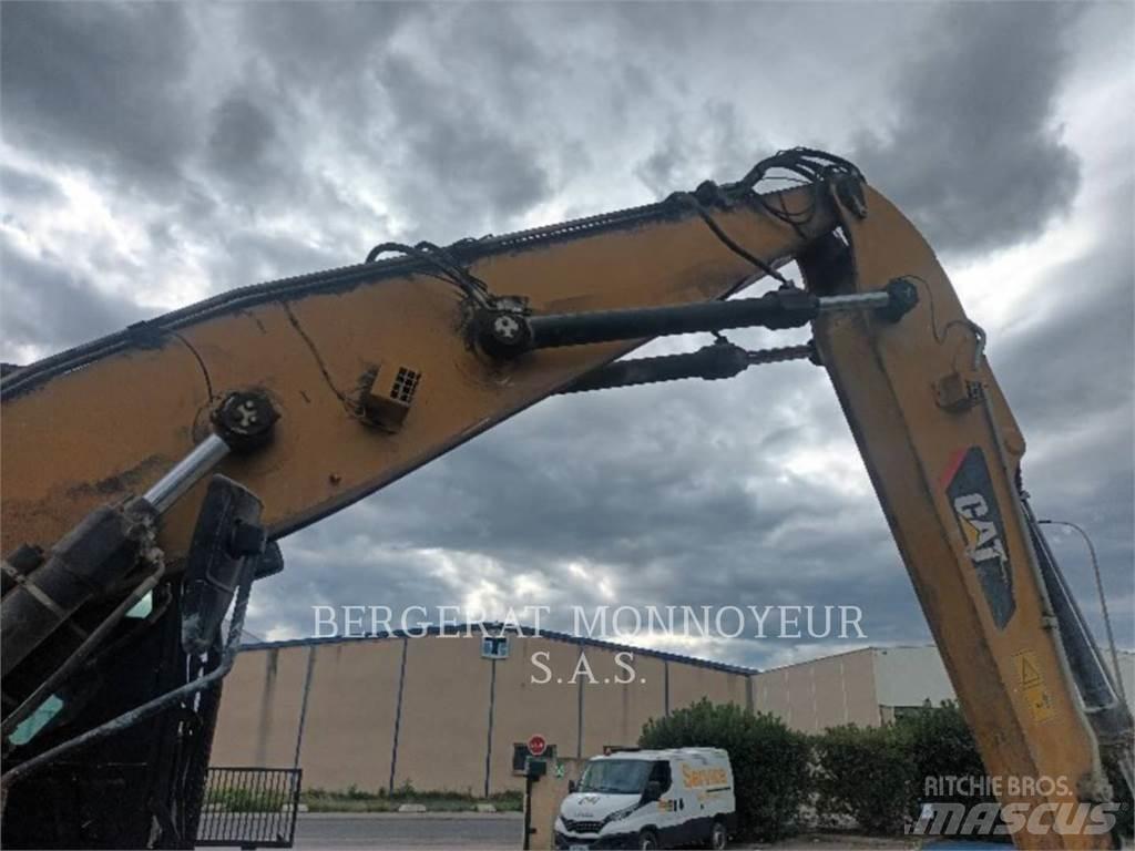 CAT MH3022-1 Колесни екскаватори