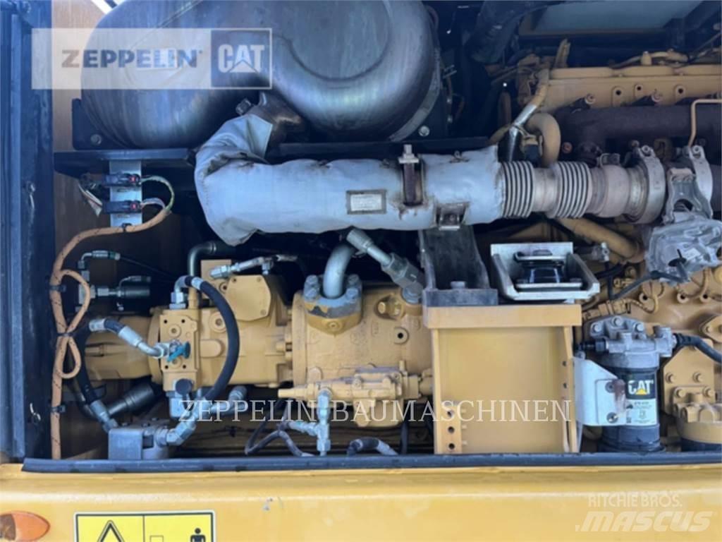 CAT MH3024 Багери за разрушаване
