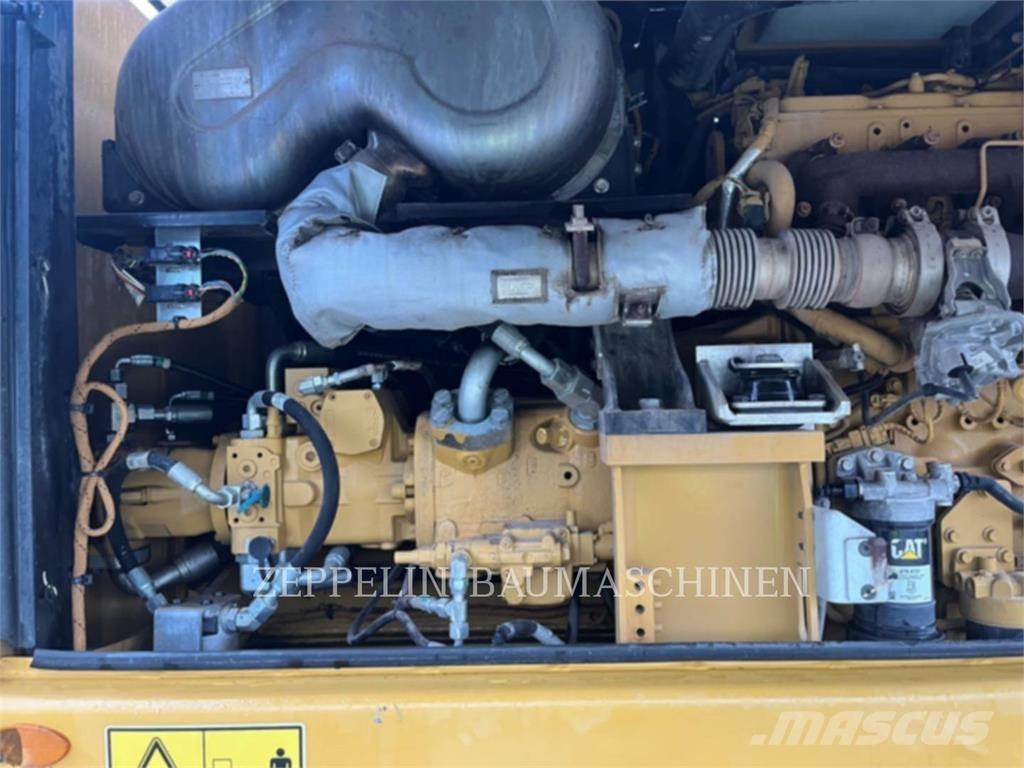 CAT MH3024 Багери за разрушаване
