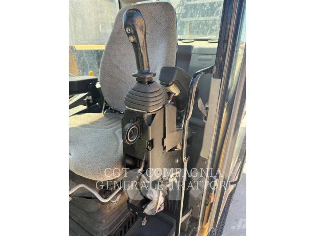 CAT MH3024 Колесни екскаватори