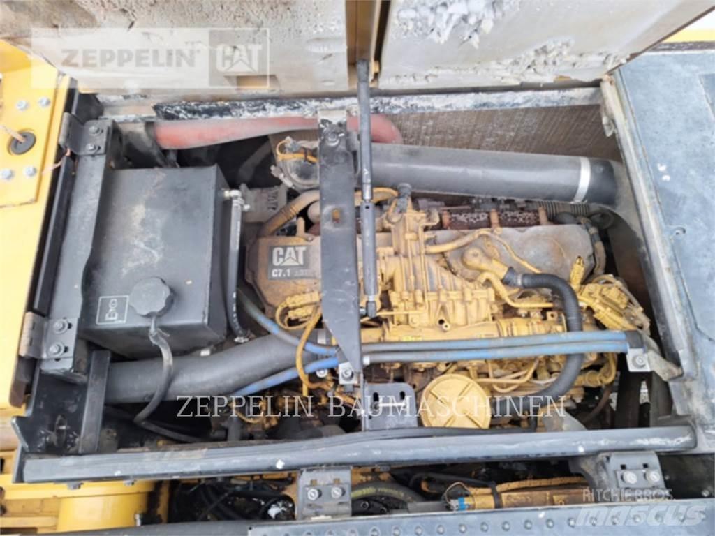 CAT MH3024-06C Багери за разрушаване
