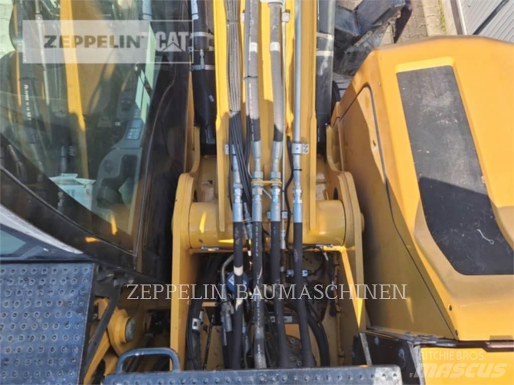 CAT MH3026-06C Багери за разрушаване
