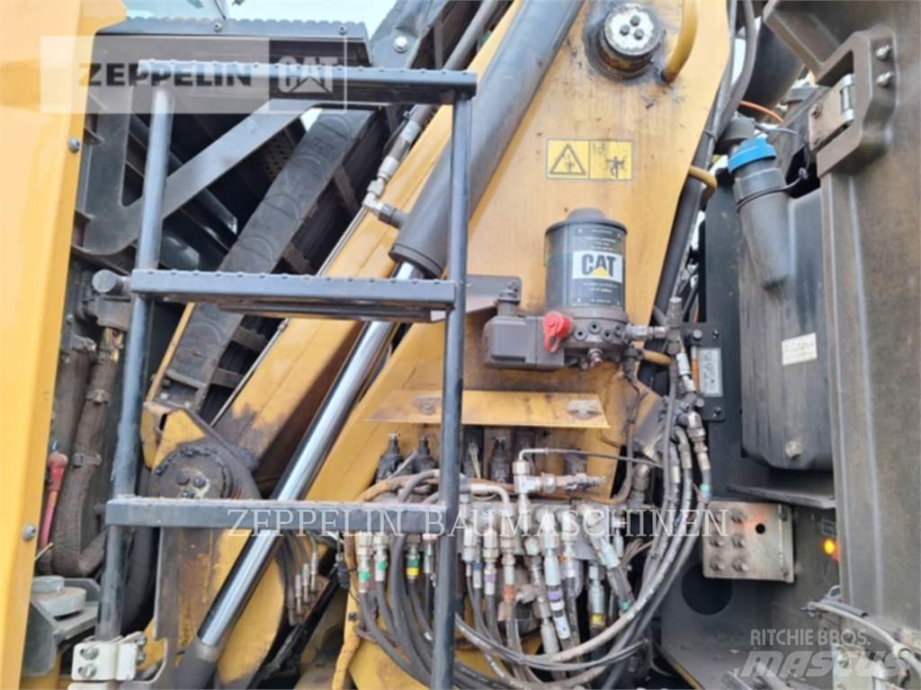 CAT MH3026-06C Багери за разрушаване
