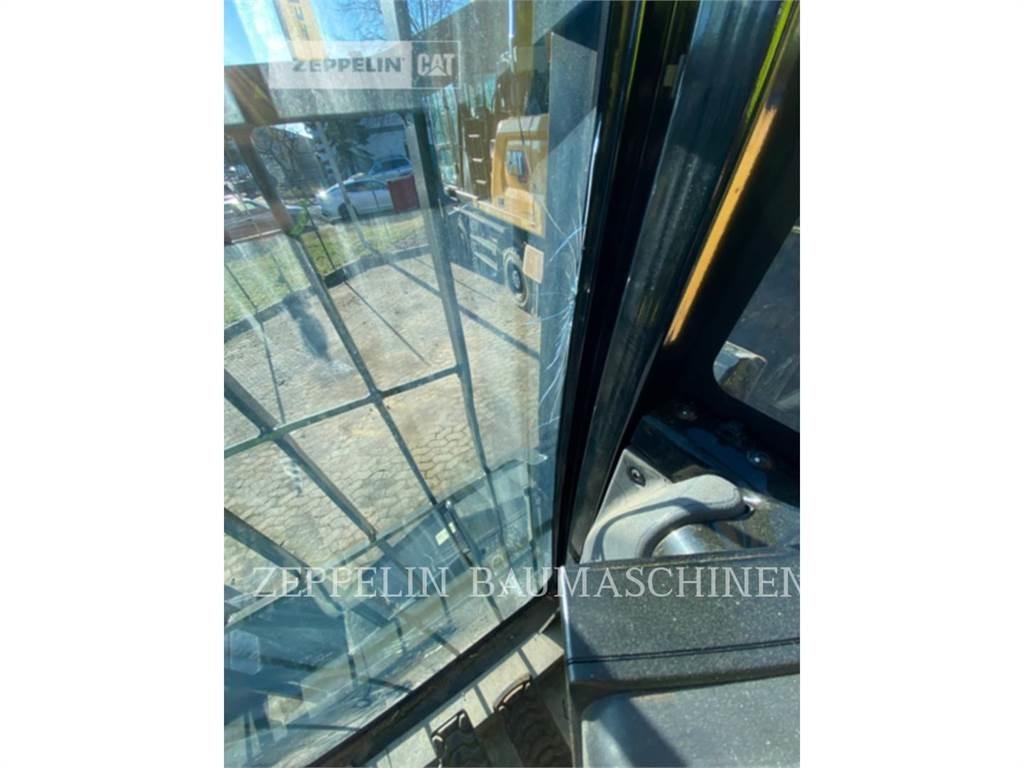 CAT MH3026-06C Багери за разрушаване
