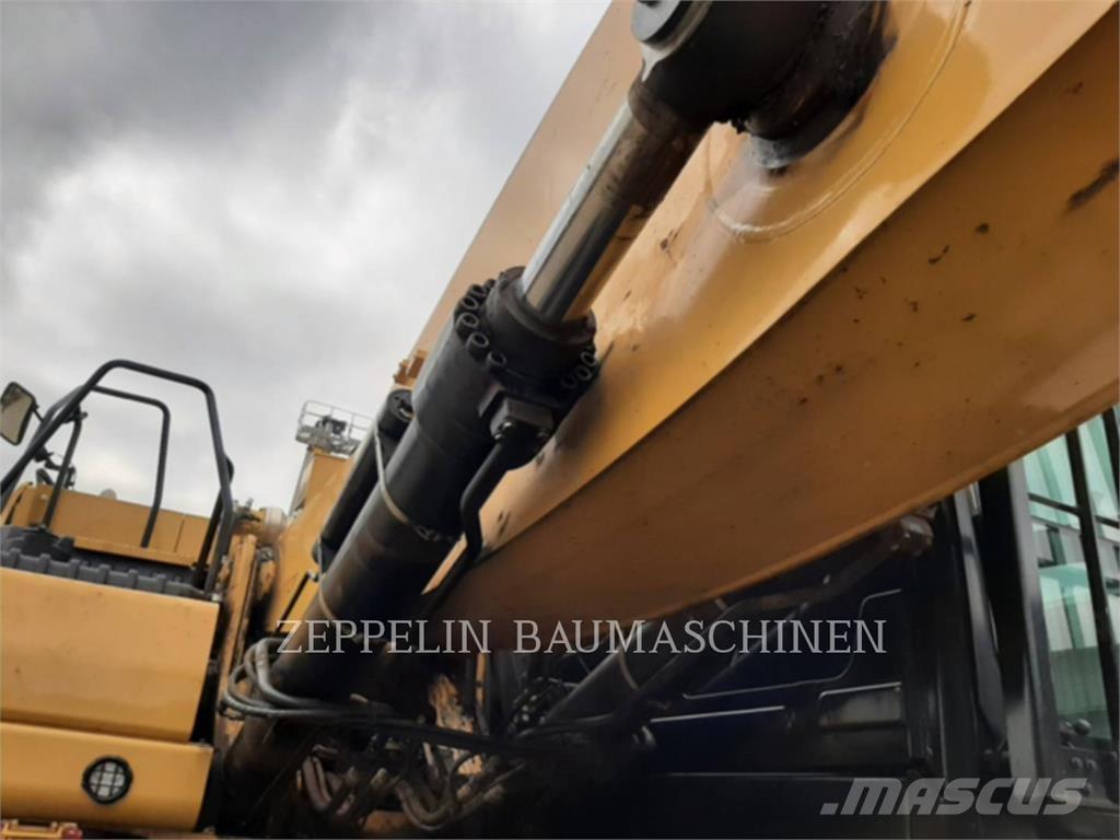 CAT MH3040-07A Багери за разрушаване
