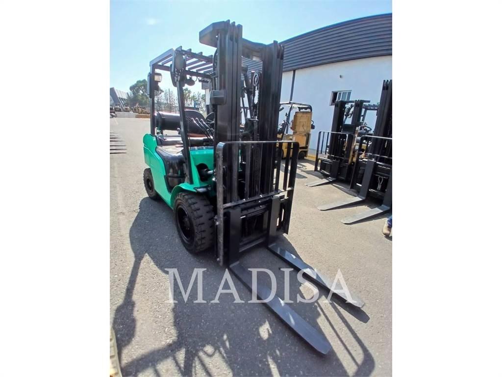 CAT MITSUBISHI FG30N-LP Вилични кари-повдигачи - други