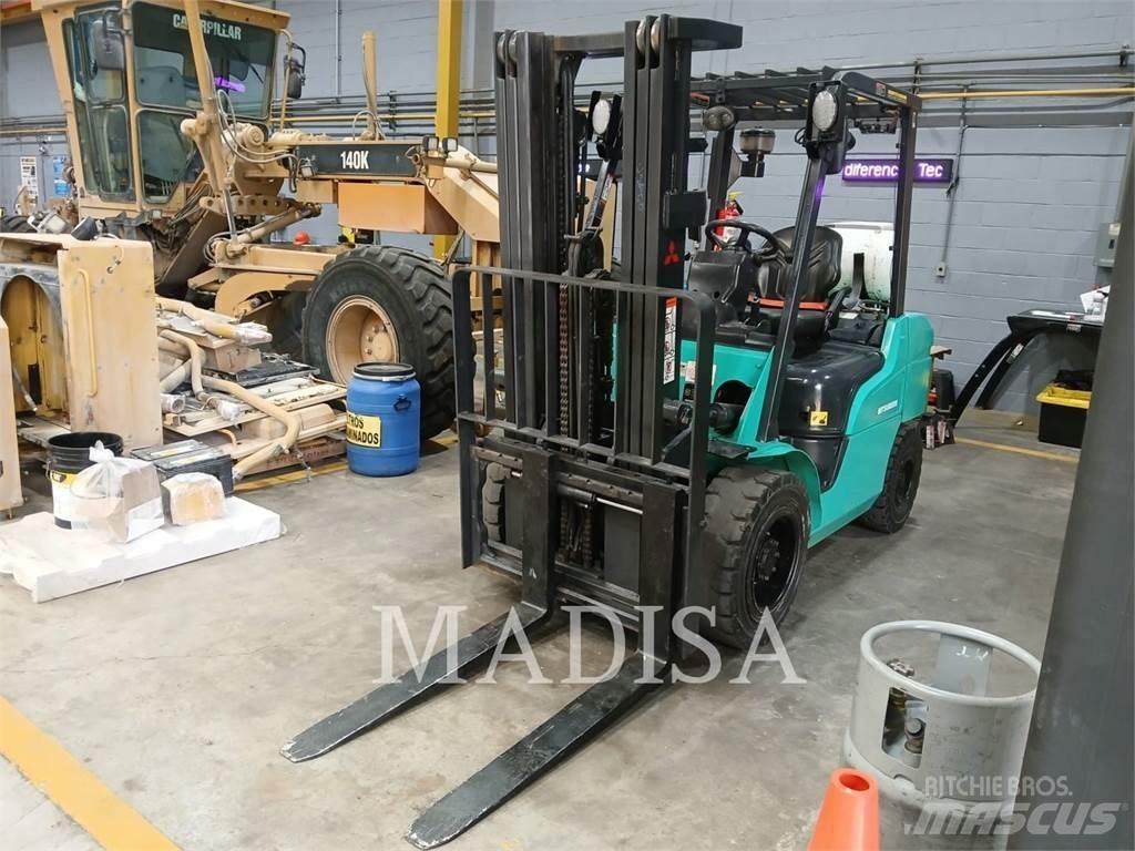 CAT MITSUBISHI FG30N-LP Вилични кари-повдигачи - други