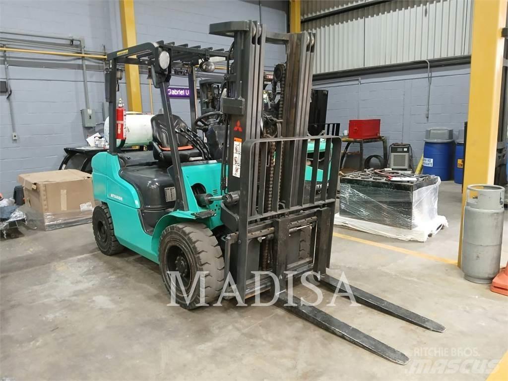 CAT MITSUBISHI FG30N-LP Вилични кари-повдигачи - други