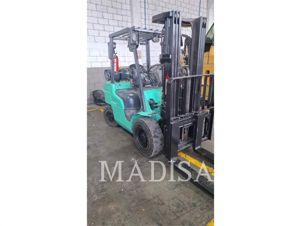 CAT MITSUBISHI FG30N-LP Вилични кари-повдигачи - други