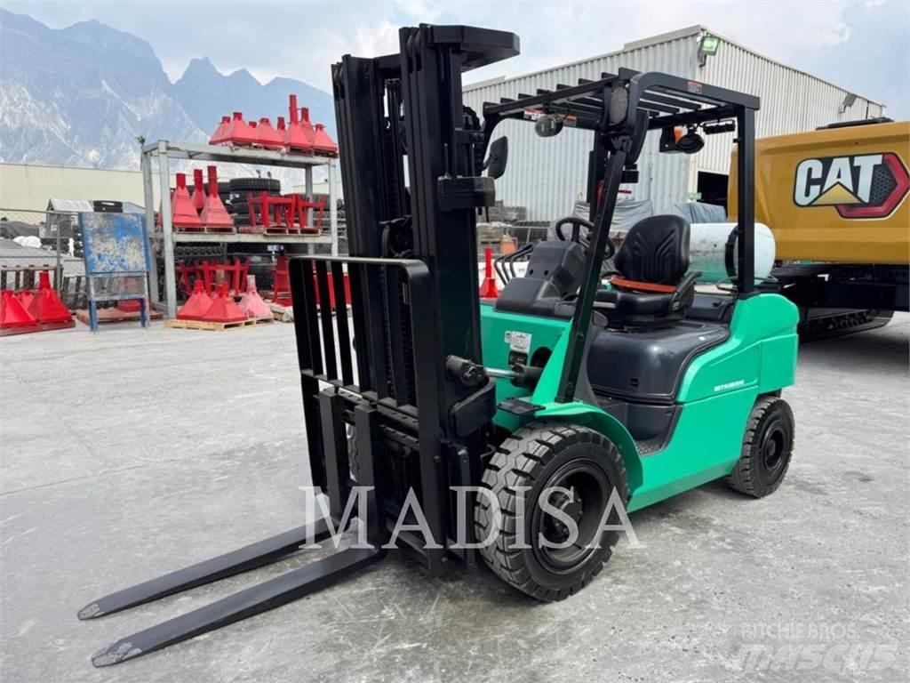 CAT MITSUBISHI FG30N-LP Вилични кари-повдигачи - други