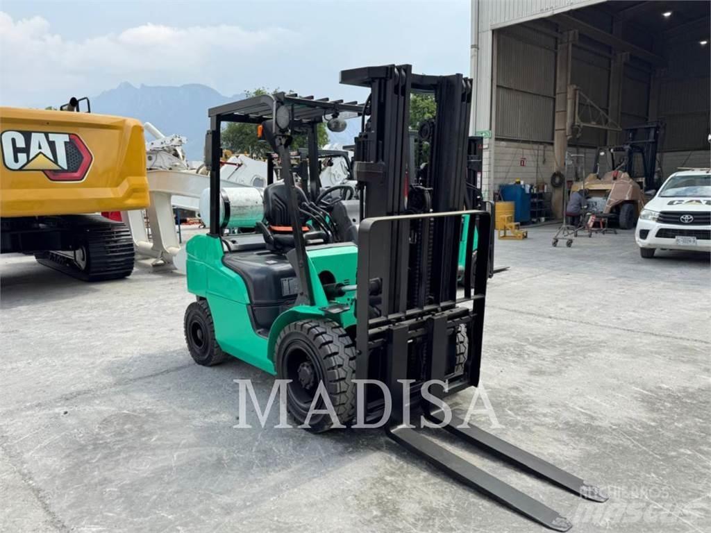 CAT MITSUBISHI FG30N-LP Вилични кари-повдигачи - други