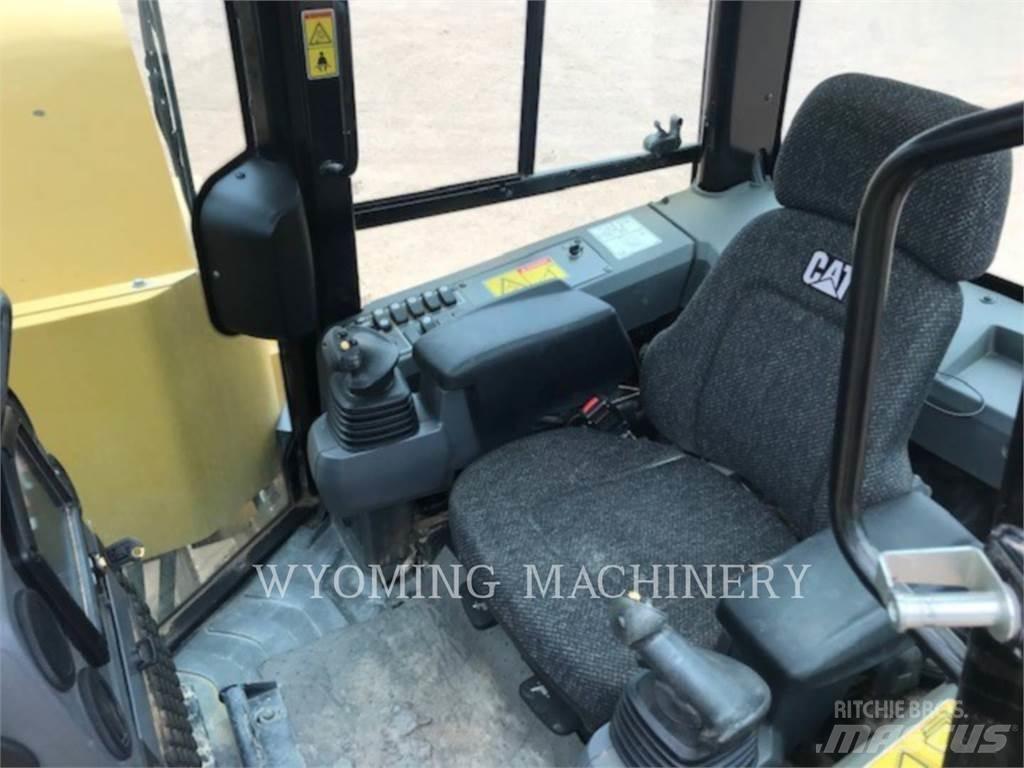 CAT PL61 Тръбополагащи булдозери