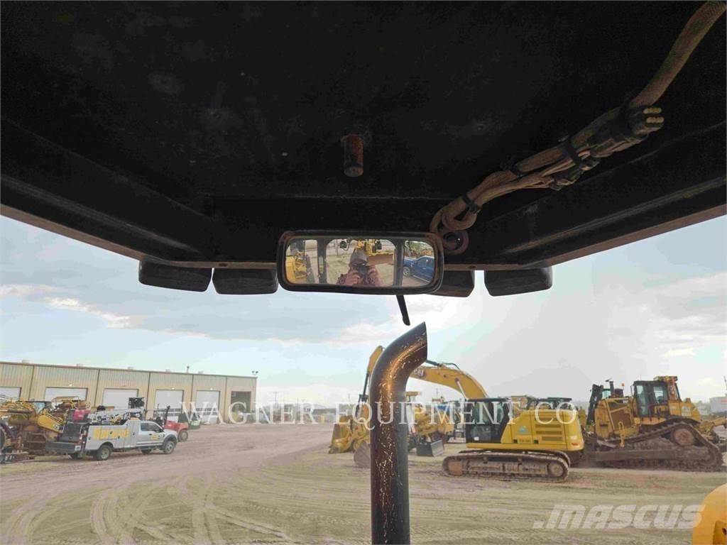 CAT PL61 Тръбополагащи булдозери