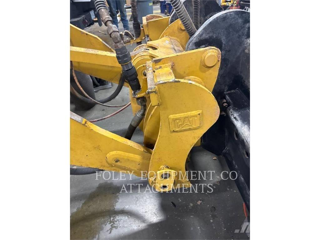 CAT QC930MT Колесни товарачи