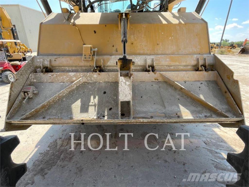 CAT RM500B CAB Рециклатори на асфалт