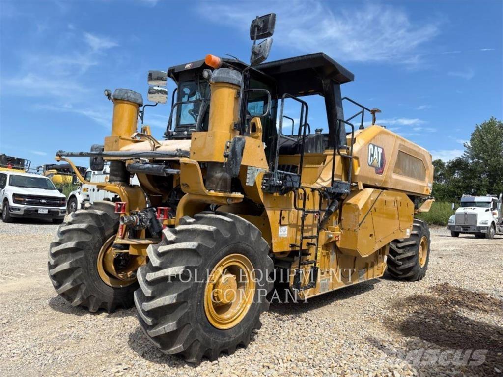CAT RM600-01 Машини за асфалт