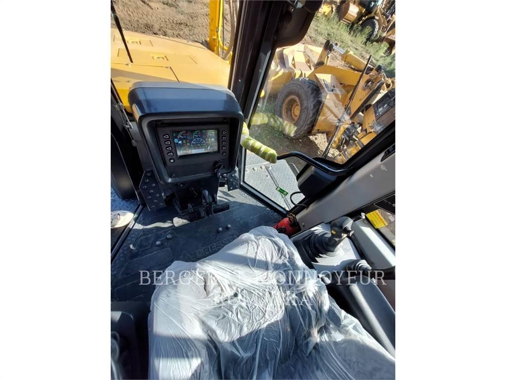 CAT TD-15M Верижни булдозери
