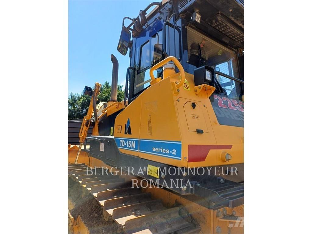 CAT TD-15M Верижни булдозери
