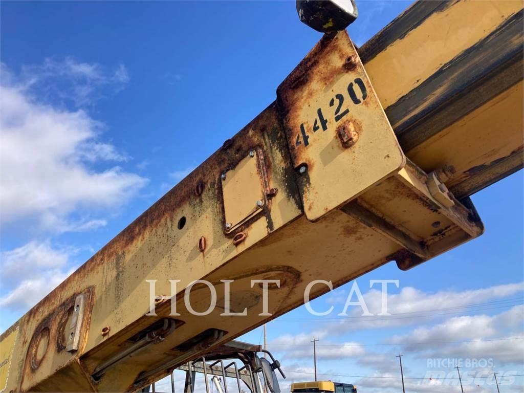 CAT TH63 Телескопични товарачи